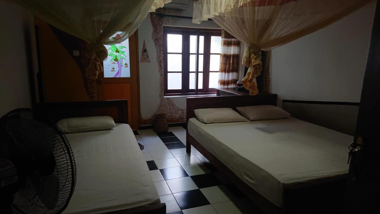 Leopard City Hostel Yala Тіссамахарама Екстер'єр фото