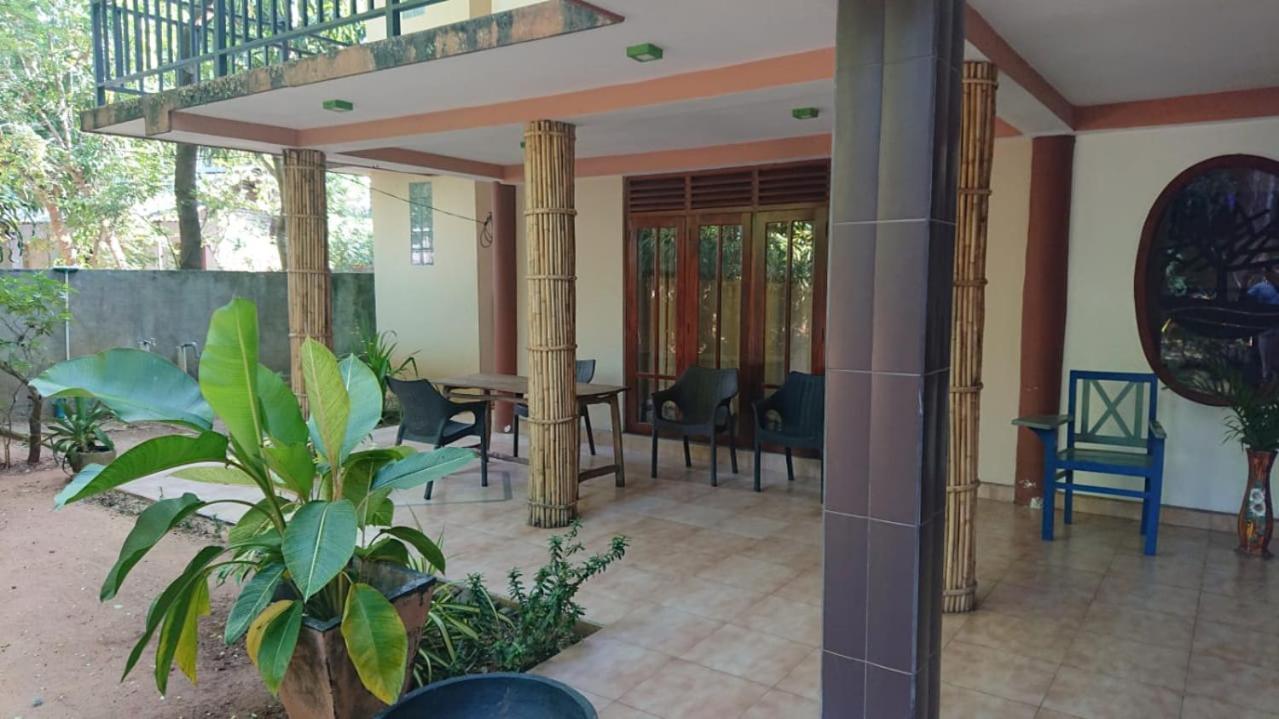 Leopard City Hostel Yala Тіссамахарама Екстер'єр фото