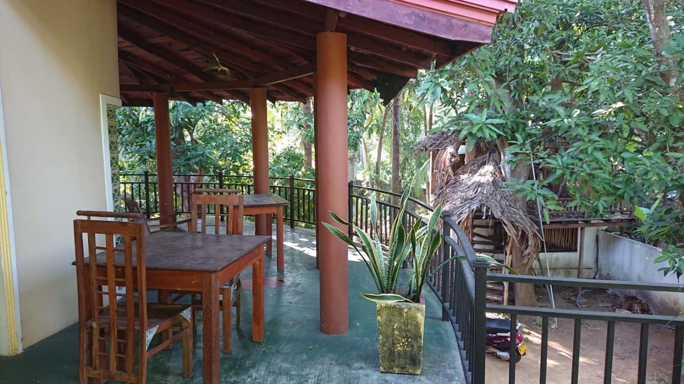 Leopard City Hostel Yala Тіссамахарама Екстер'єр фото