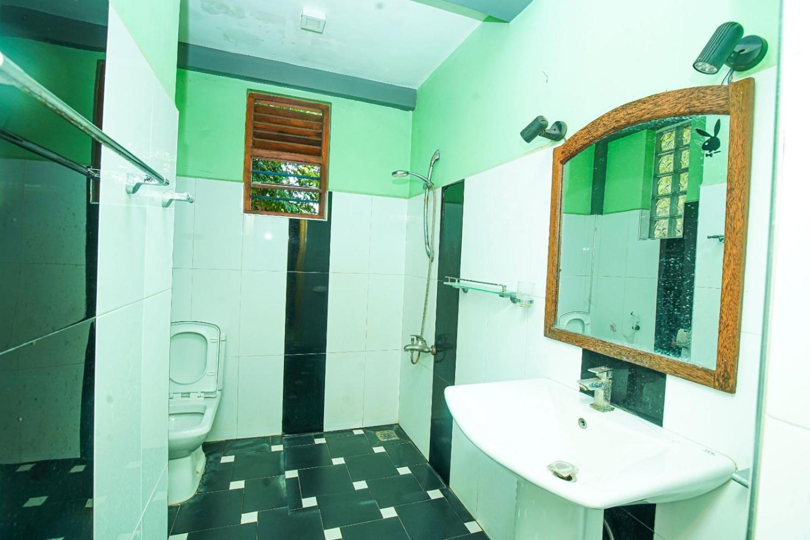 Leopard City Hostel Yala Тіссамахарама Екстер'єр фото